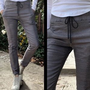 Bevy Flog Shely (String) Grey Snake Print Pants